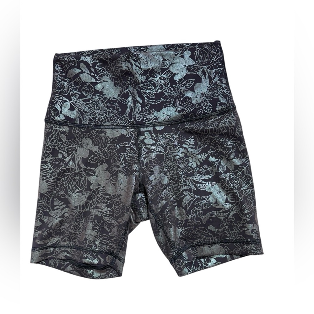 Lululemon Women's Bike Shorts Size 4 Print Athletic 5'' Inseam High Rise EUC